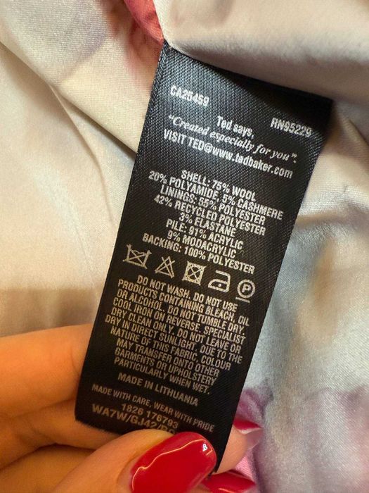 Късо палто на Ted Baker