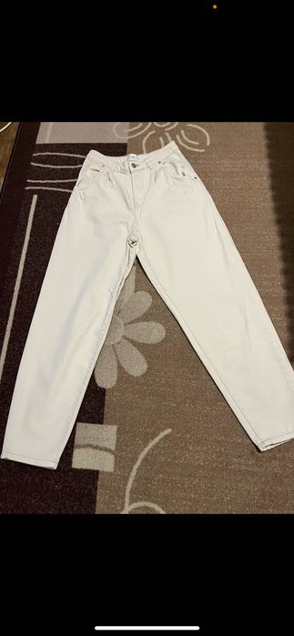 Дънки тип mom jeans mango