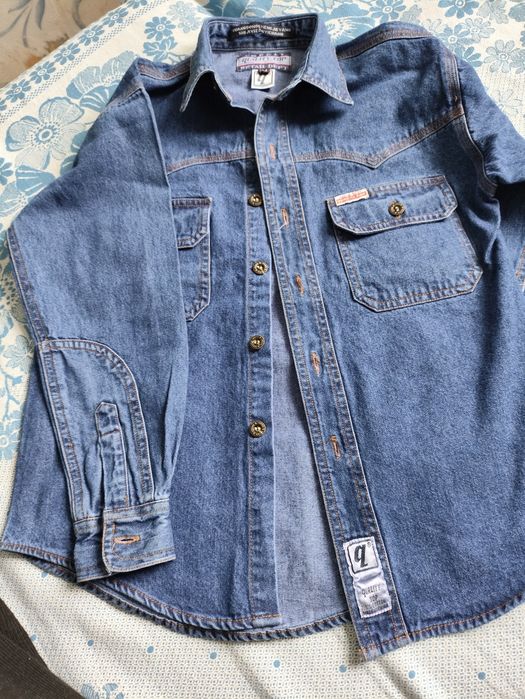 Продам новую джинсовую рубашку 36р.р за 3тыс.