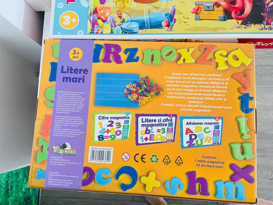 Noi, fara eticheta puzzles