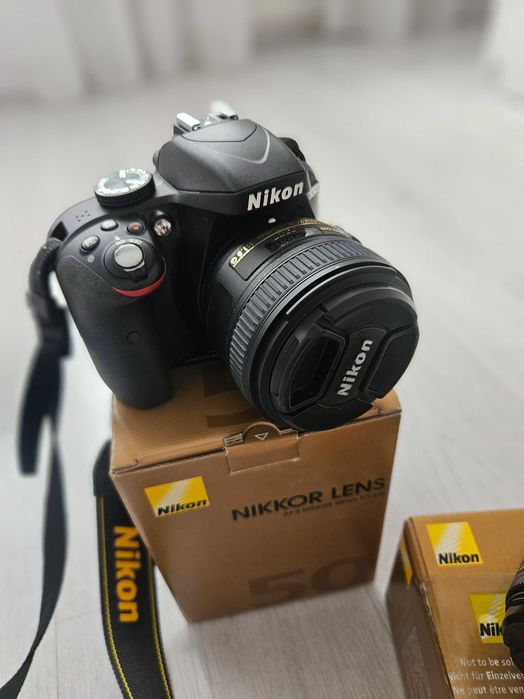 Kit Nikon D3300 cu obiectiv Nikkor AF-P 18-55mm f/3.5-5.6G fara VR & Nikkoŕ AF-S 50mm f/1.8G