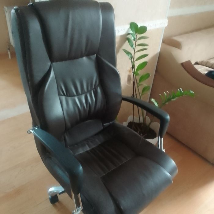 Продам коженое кресло