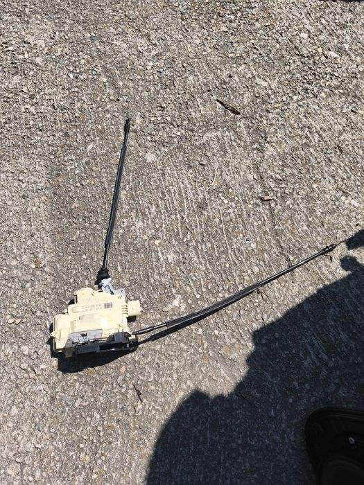 Broască ușă dreapta spate cu sufe Volkswagen Passat B6 3C4 839 016A