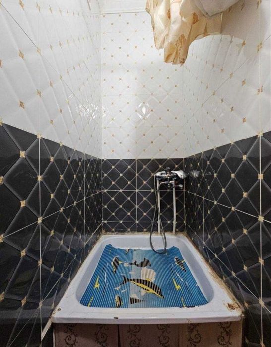 Yunusobod sampi karzinka togrisida 1 xona kv sotiladi