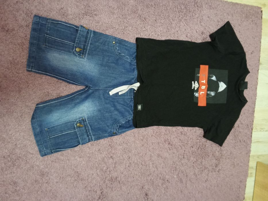 Къси панталони и тениска