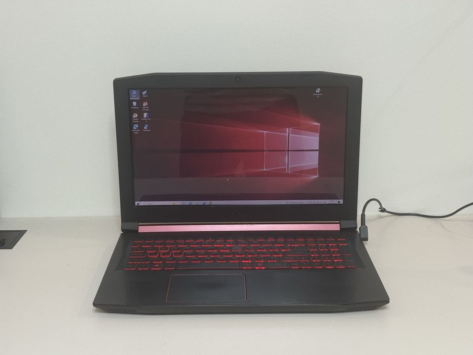 Продам Игровой ноутбук Acer Nitro 5 Ryzen 5 2500U RX 560 X 8 гб