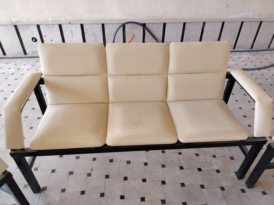 Кутиш зали учун темир кресло диван