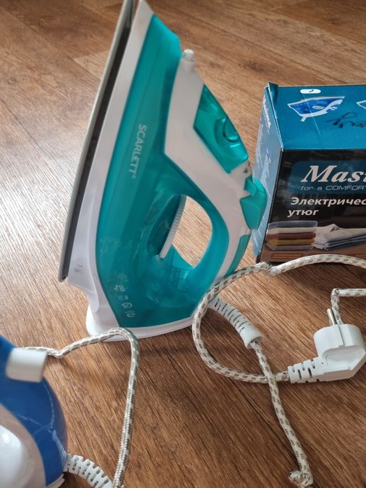 Утюги паровые  три штуки есть