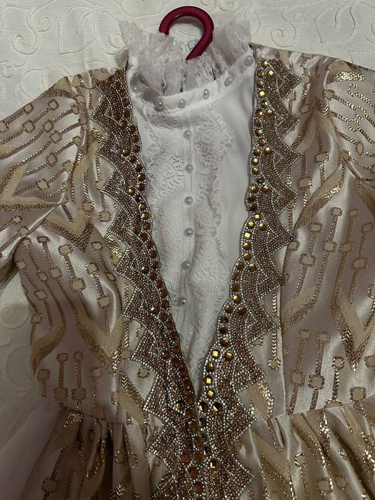 Ansambil troyka kelinlar uchun