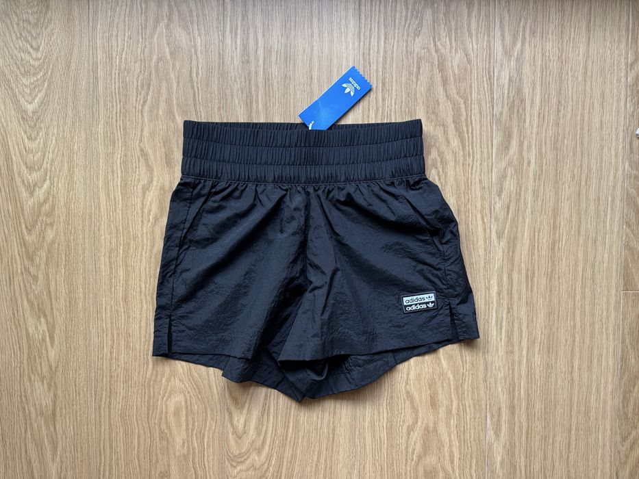 НОВИ – Черни къси панталони Adidas, размер XXS–XS / 32–34