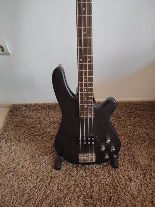 Басов усилвател Laney RB1 Richter 1 и бас китара J&D ,(Jack & Danny)5 W