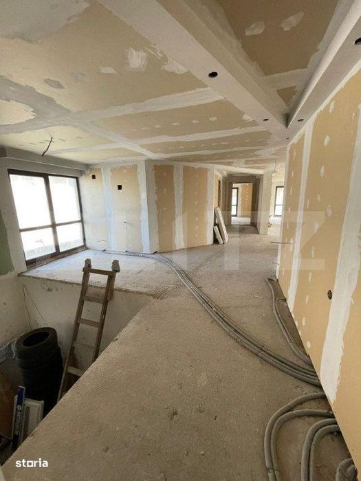 Apartament cu destinatii multiple, semifinisat, 227 mp, zona Scheia