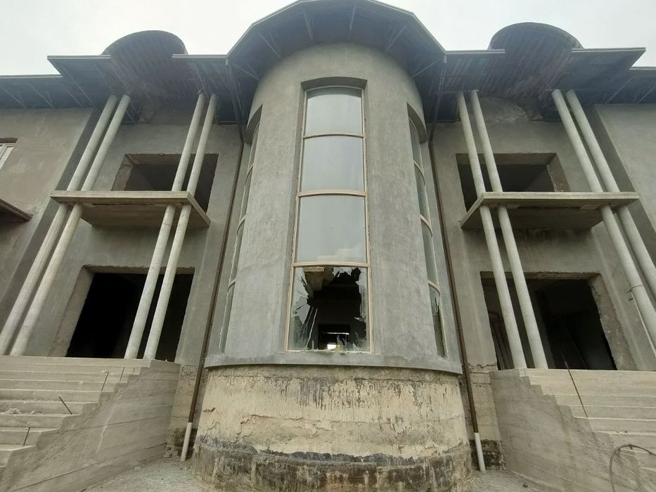 Чилонзор тумани (Ўзбекфилм)  20 сотокли қурилиши тугалланмаган вилла