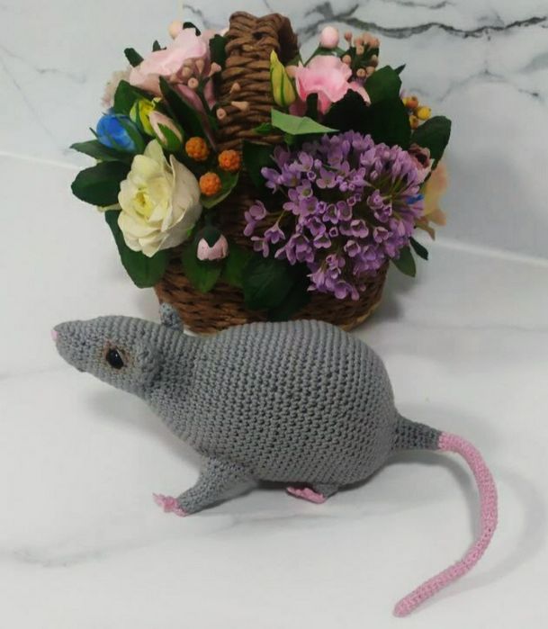 Вязаные мышата ручной работы.
