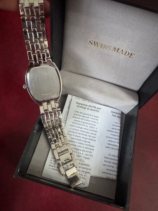 Чисто нов швейцарски часовник