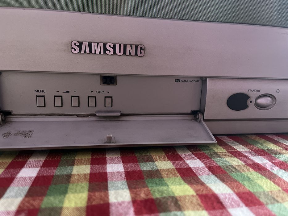 Продавам телевизор SAMSUNG CW-29K84N