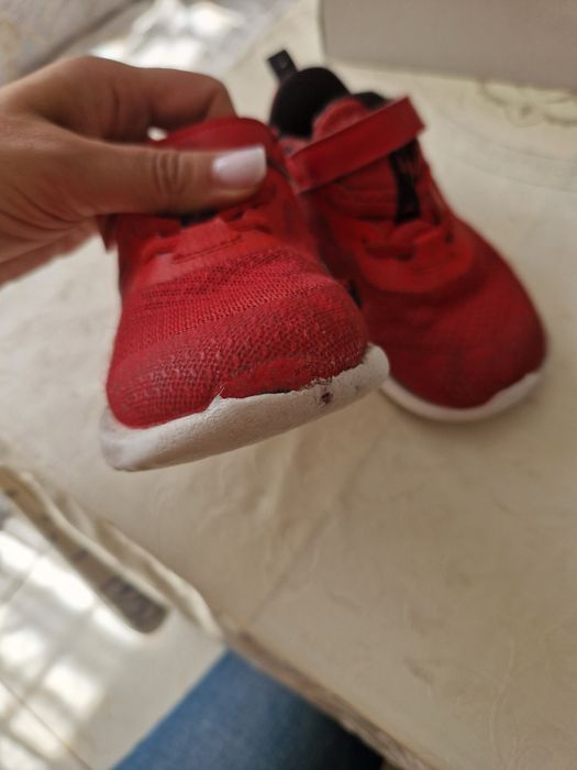 Продам кроссовки 26 и 27 рр