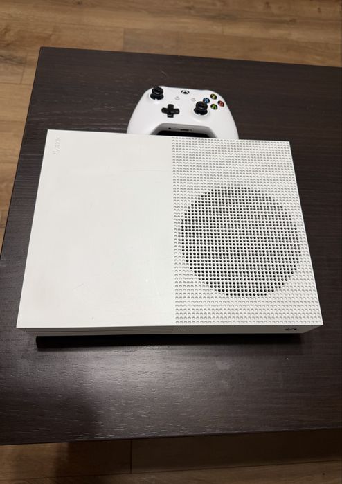 Xbox one S, 1tb, 1 controler, 5 jocuri