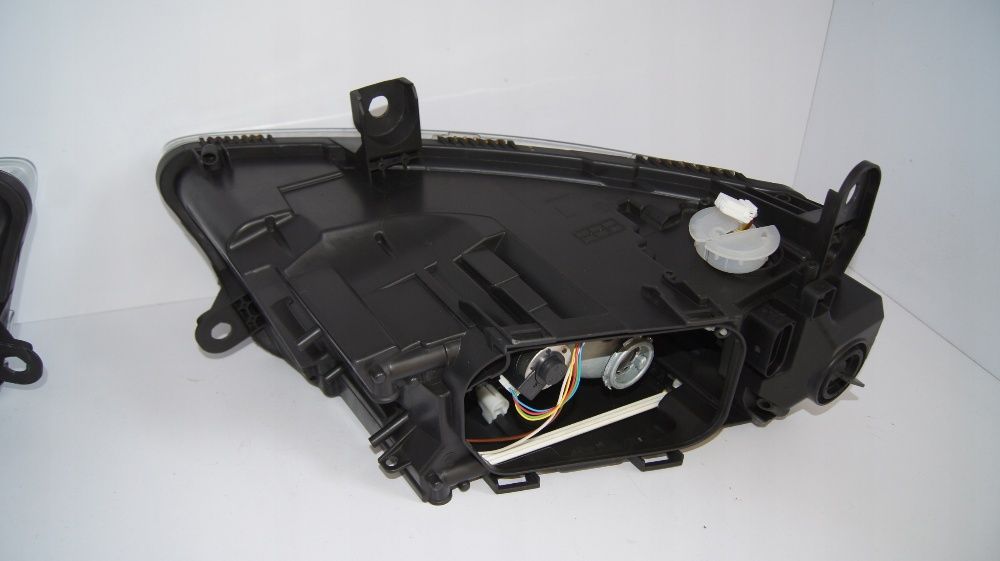 Audi A6 4F C6 facelift far stanga bi xenon far dreapta bixenon led