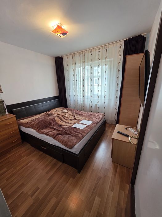 Apartamnent 3 camere semidecomandat