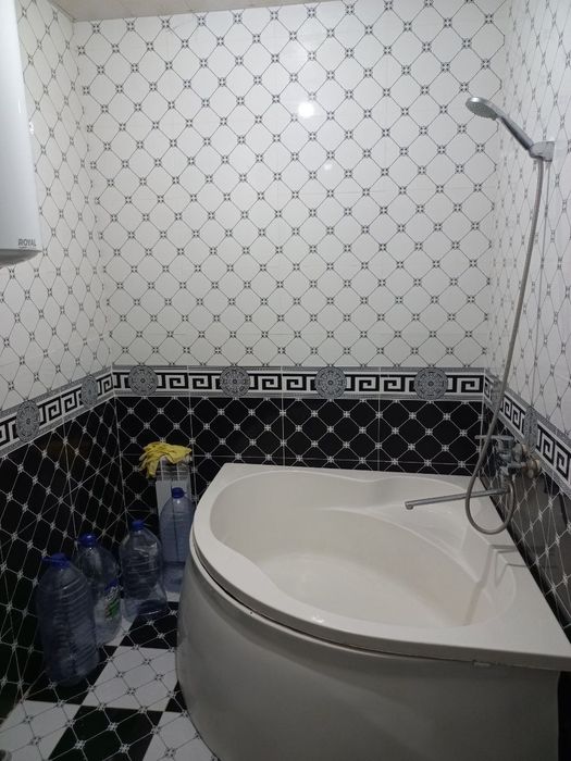 Soat oldida nasimiy tepasi