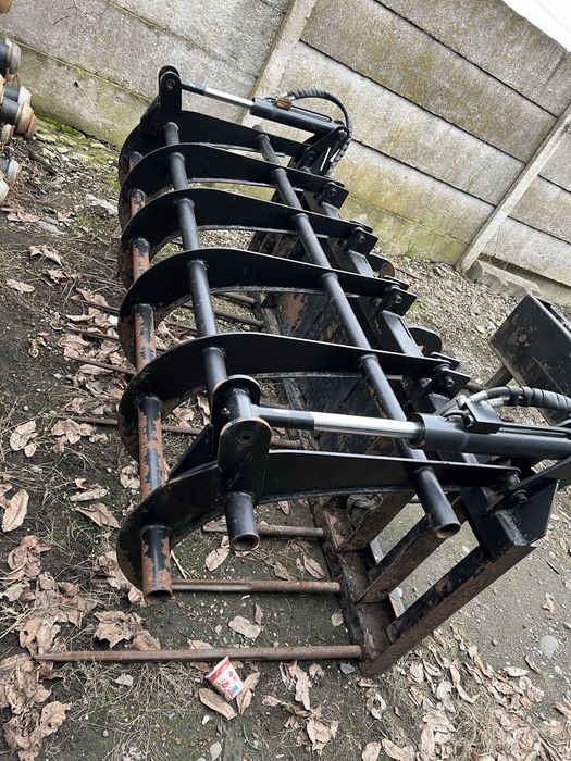 Komat’su PW160  Caterpillar TH360B