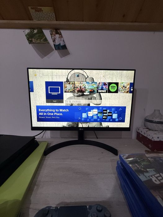 PS4 Slim 1tb с игри и аксесоари