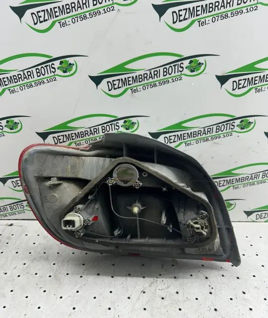 Lampa / Tripla stop dreapta pe aripa Toyota Yaris 2000 1.0 MT (68 hp)