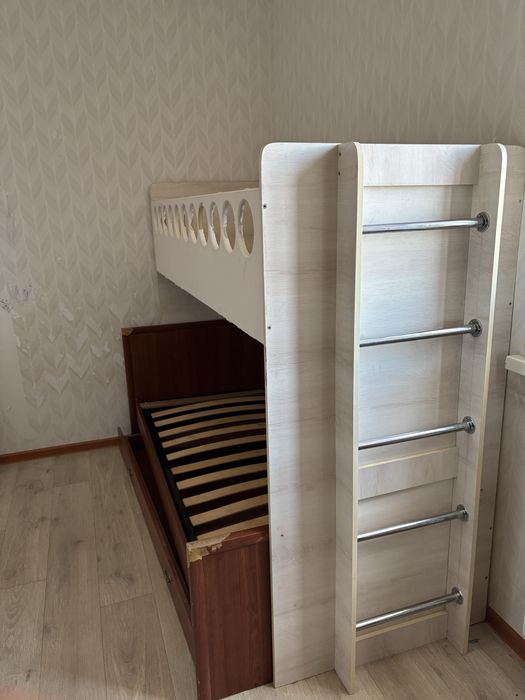 Двухъярусная кровать