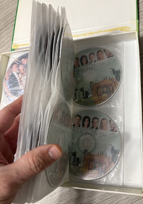 59 DVD-uri cu serialul Friends