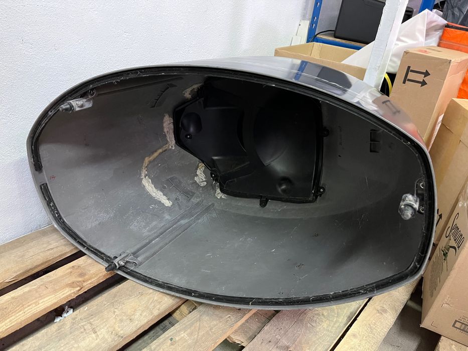 Капак за двигател на лодка