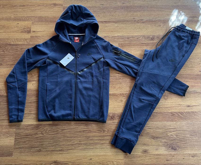 Мъжки,памучен,тъмно син екип Nike с активен заден джоб на долнището