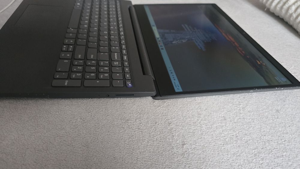 Laptop Lenovo V15-Ill