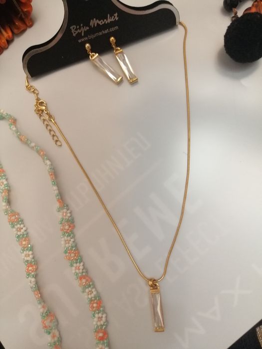 Дамски гривни по 5 лв за 1 брой, колиета по 7 лв за 1 брой