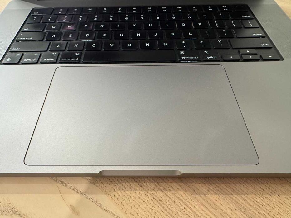 MacBook Pro 16 inch 2021 M1 Pro 16GB 512GB Silver, cutie, cablu