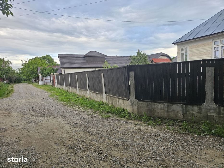 Casă cu teren 1.330 mp și anexe gospodărești în Păunești, Vrancea
