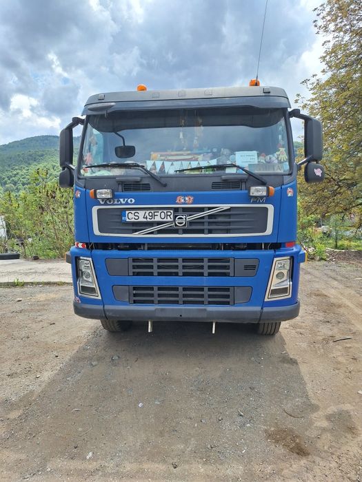 Vand Volvo 8x4 Tracker cu lama sararita