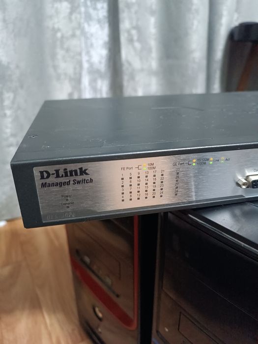 Свитч управляемый D-Link DES-3028