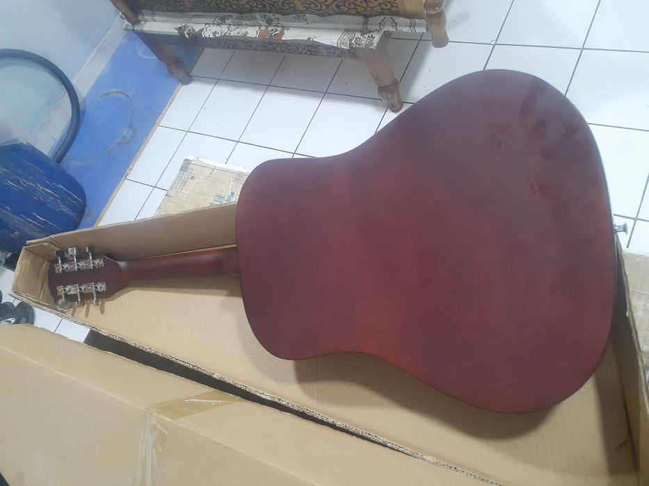 Gitara sotiladi holati yangi 800 ming
