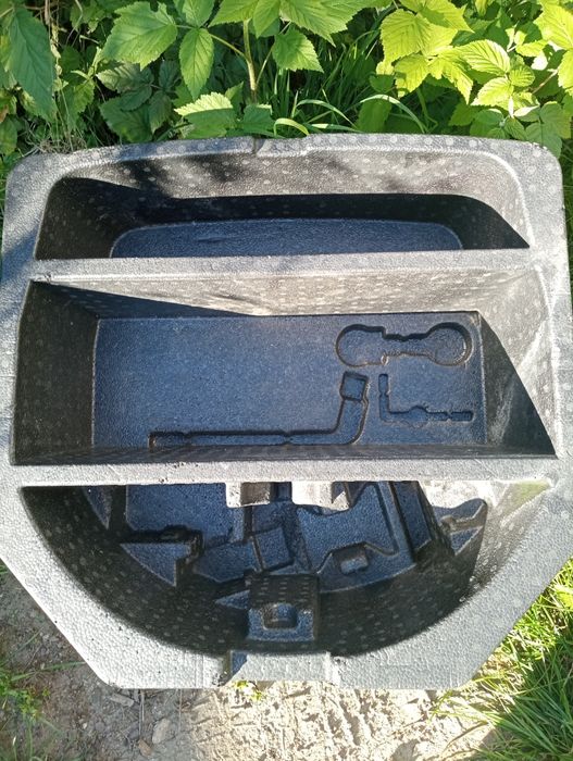 Органайзер за багажник за Авенсис комби Т27 цена 40