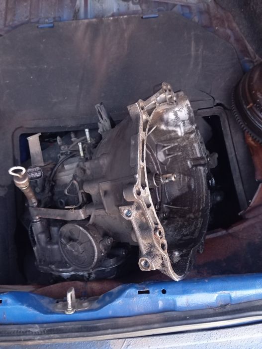 Продам двигатель v6 с коробкой передач