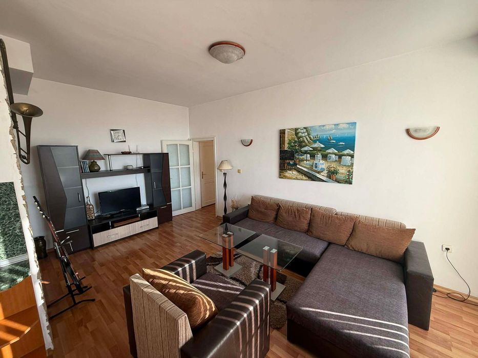 Тристаен апартамент, под наем, Лятно кино Тракия