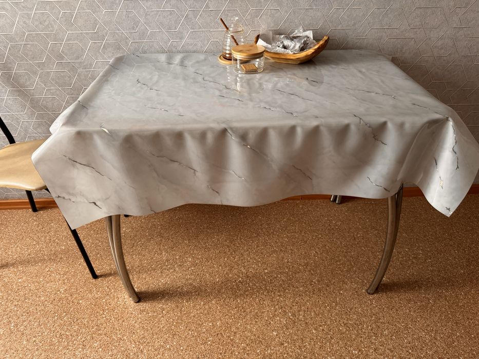 Продам кухонный стол