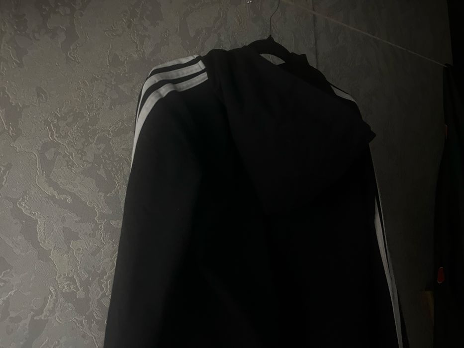 адидас зипка s вроде