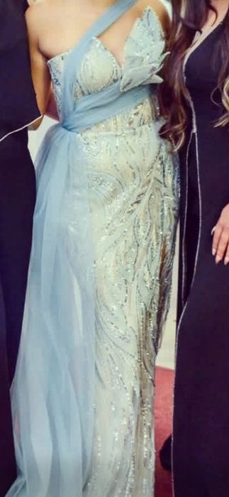 Роклите се продават!