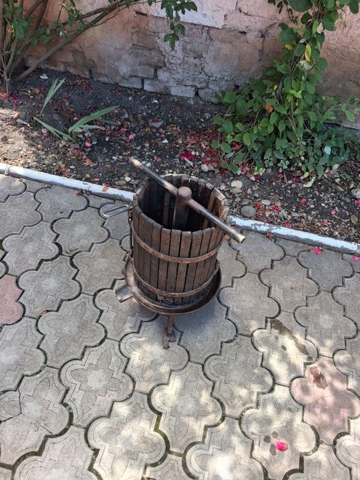 Vând cazan de cupru 30 litrii, serpentina cupru și teasc pentru struguri  1500 RON negociabil.