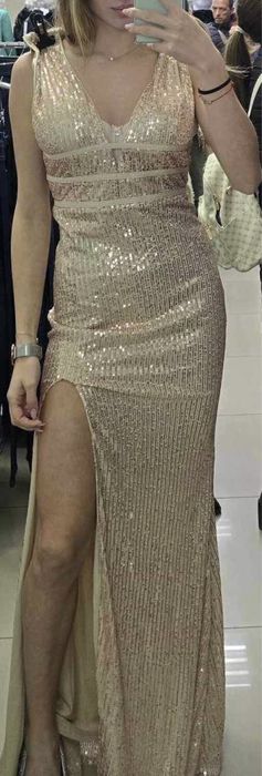 Официална рокля.