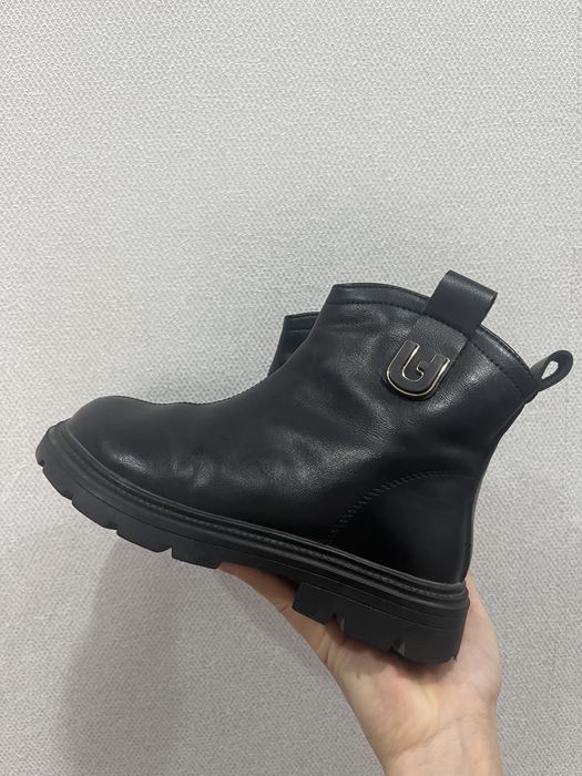 Продам осенние ботинки