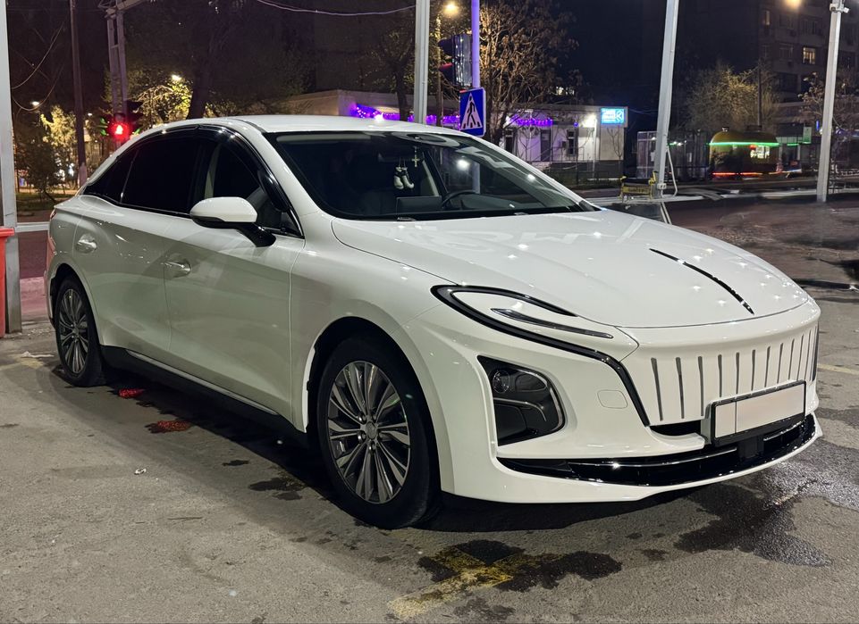 Продаю авто HONGQI EQM5
