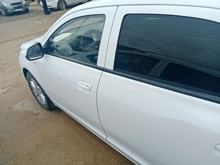 Автомобил кобалт